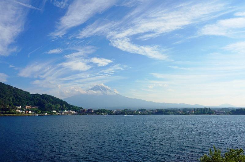 西湖畔から見える、湖と富士山